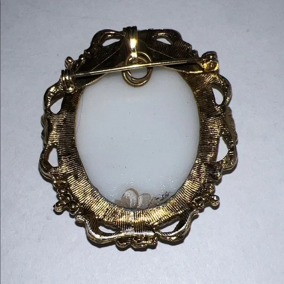Floral Cameo Brooch with Gold Frame - Picture 4 of 5